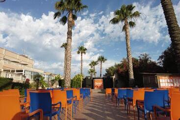 هتل آپارتمان Arenas de Son Bou