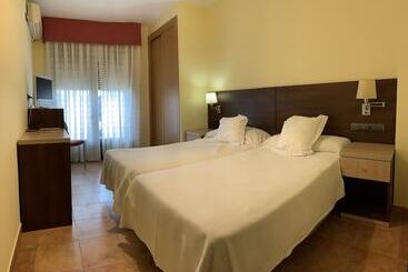 Hostal Monasterio De Rueda