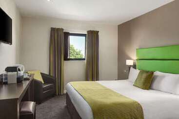 هتل Ramada Birmingham Oldbury M5 J2