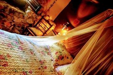 پانسیون Room In Lodge Romantic Getaway To Cuenca At La Quinta De Malu