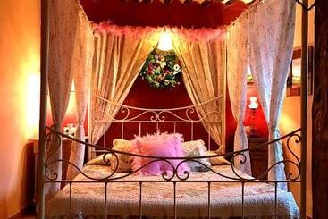پانسیون Room In Lodge   Romantic Getaway To Cuenca At La Quinta De Malu