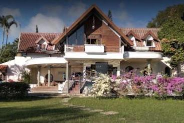 هتل Villa Primavera