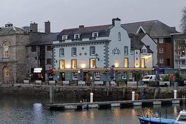 The Three Crowns B&b
