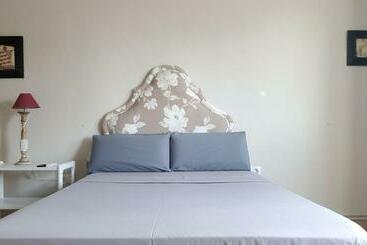 هتل Hostal Martes Cáceres Plaza Mayor   Tercer Piso Sin Ascensor