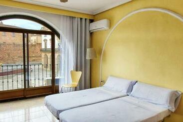 هتل Hostal Martes Cáceres Plaza Mayor   Tercer Piso Sin Ascensor