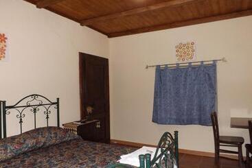 Bed and Breakfast Albergo Diffuso Borgo Santa Caterina Vintage