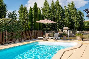 호텔 Hôtel Parc Adélie   Logis Hôtels
