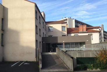 هتل P'tit Dej-Hôtel Clermont-Ferrand Centre