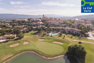 Апарт-отель Village Pierre & Vacances Pont Royal En Provence