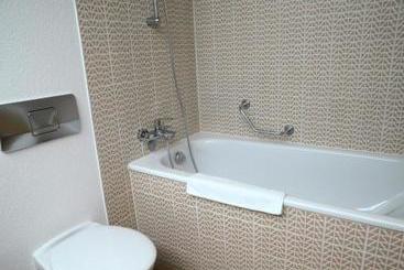 Seeger Living Classic East