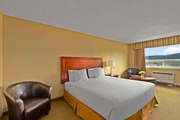 בית מלון כפרי Coast Fraser Inn