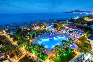 هتل Pegasos Deluxe Beach