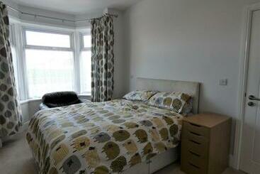 Пансион Townhouse @ 33 Kinver Street Stoke