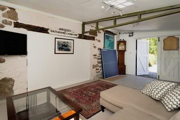 Weeke Brook   Quintessential Thatched Luxury Devon Cottage