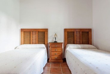 Andalusian Villa With Private Pool And Tennis Court Located 30 Km From Cordoba
