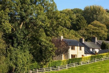 Country House Situated In Peacefull Valley Near Forest Fawr Geopark