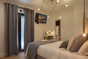 مسافرخانه Suites You Soho