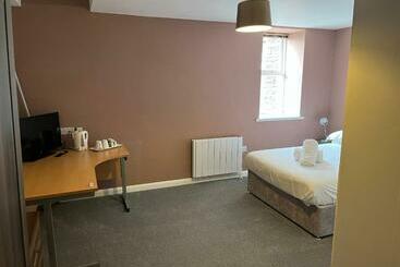 هتل Station Lodge   Free Off Site Health Club Access With Pool, Sauna, Steam Room & Gym