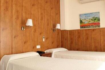Отель Hostal Real