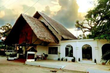 Reddoorz Plus @ Evangeline Beach Resort