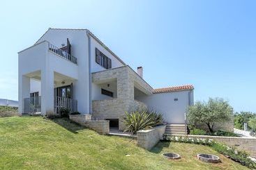 별장 Luxury Villa With Infinity Swimming Pool, Outdoor Hot Tub & Garden