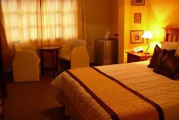 هتل Hosteria & Spa Plaza Esquel