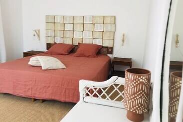 بنسيون Suite Privee Tavel   Le Mas De L Acacia