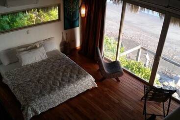 هتل Punta Mango Surf & Beachfront Resort