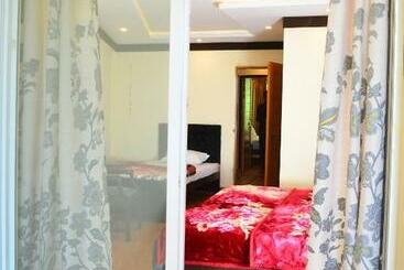 هتل Bhurban Inn