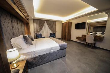 The Taj Hotel فندق التاج