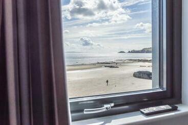 هتل No 10 Ocean Cabins   Saundersfoot Harbour   Saundersfoot