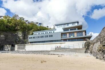 هتل No 8 Ocean Cabins   Saundersfoot Harbour   Saundersfoot