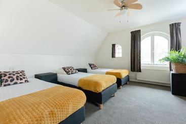 استراحتگاه Luxury Group Accommodation For 14 People