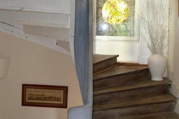 پانسیون Room In Guest Room   Maison Lamerique Welcome You To One Of Their Rooms Dogs Are Also Welcomed