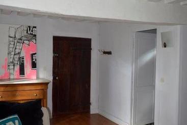 پانسیون Room In Guest Room   Maison Lamerique Welcome You To One Of Their Rooms Dogs Are Also Welcomed