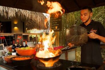 هتل Morena Resort