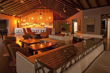 هتل Sugar Ridge Resort