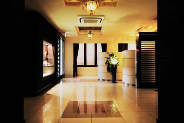 هتل Opus  Adult Only