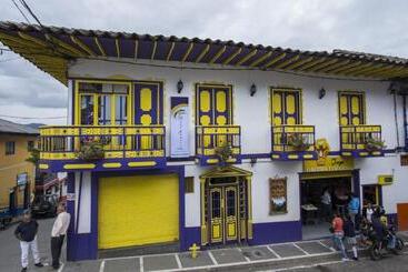 هتل Junior Plaza