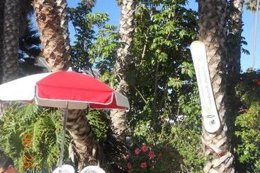مُتل Tradewinds Airport