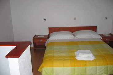 هتل Apartmani Seljacka Kuca