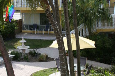 هتل Cheston House  Clothing Optional All Male Guesthouse