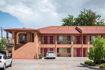 هتل Econo Lodge Midtown Albuquerque