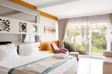 בית מלון כפרי Flora Garden Beach Club   All Inclusive