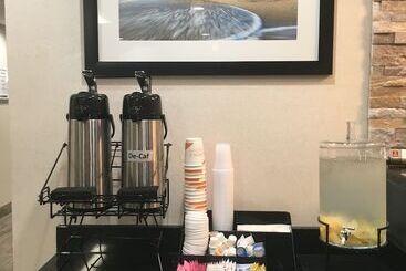 בית מלון כפרי Lake Norman Inn And Suites