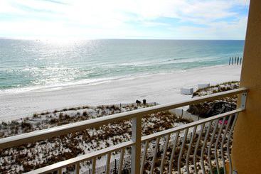 هتل Resortquest Rentals At Crystal Sands East & West