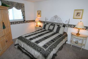 هتل Resortquest Rentals At Crystal Sands East & West