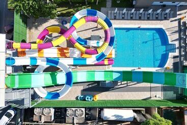 בית מלון כפרי Sailor S Beach Club   All Inclusive
