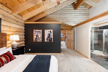 Сельский дом Iconic Log Cabin Escape Idaho Springs Hot Tub