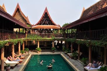 هتل Ruean Thai